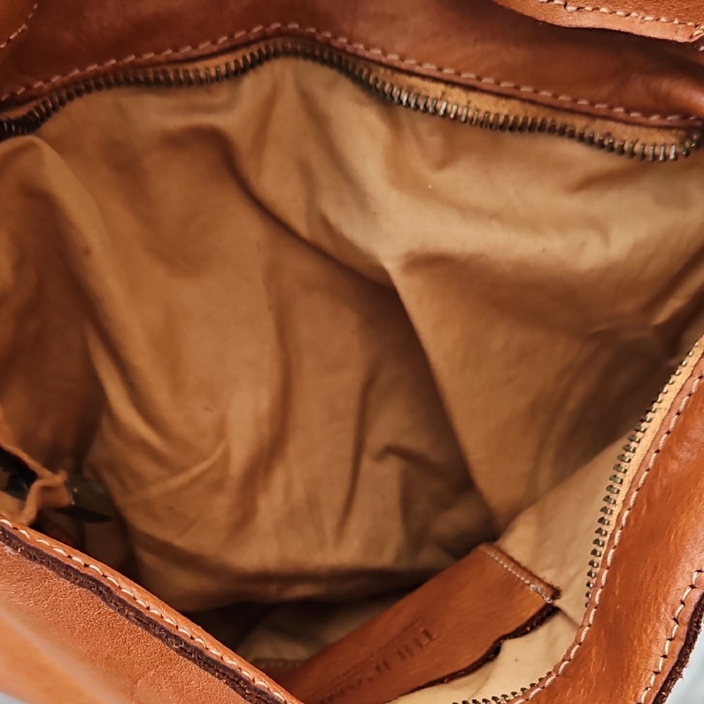 Italian Leather Tan Shoulder Bag - Picture 7 of 10